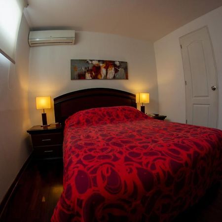 Bed & Breakfast - La Casa De Ceci Lima Bagian luar foto
