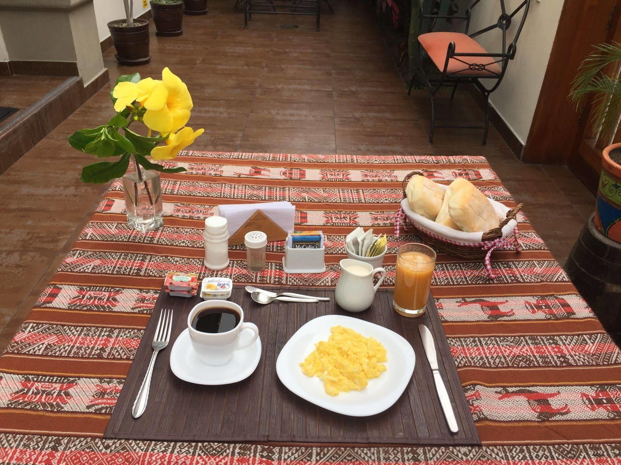Bed & Breakfast - La Casa De Ceci Lima Bagian luar foto