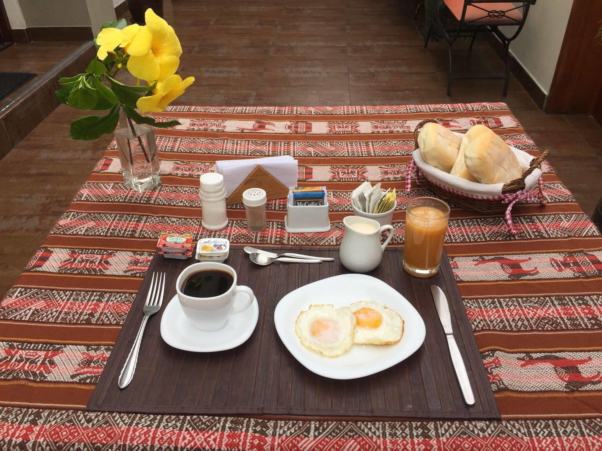 Bed & Breakfast - La Casa De Ceci Lima Bagian luar foto