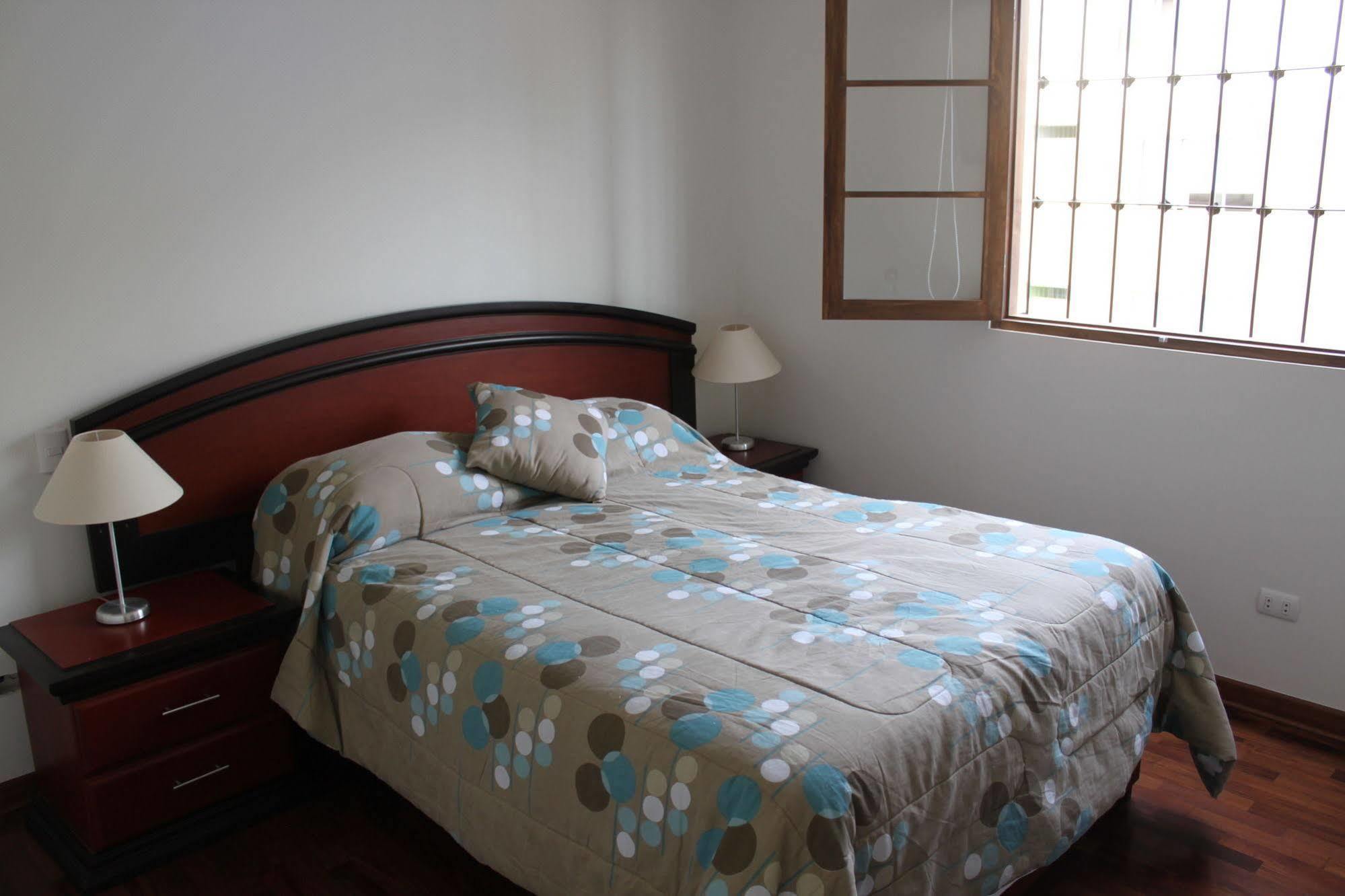 Bed & Breakfast - La Casa De Ceci Lima Bagian luar foto