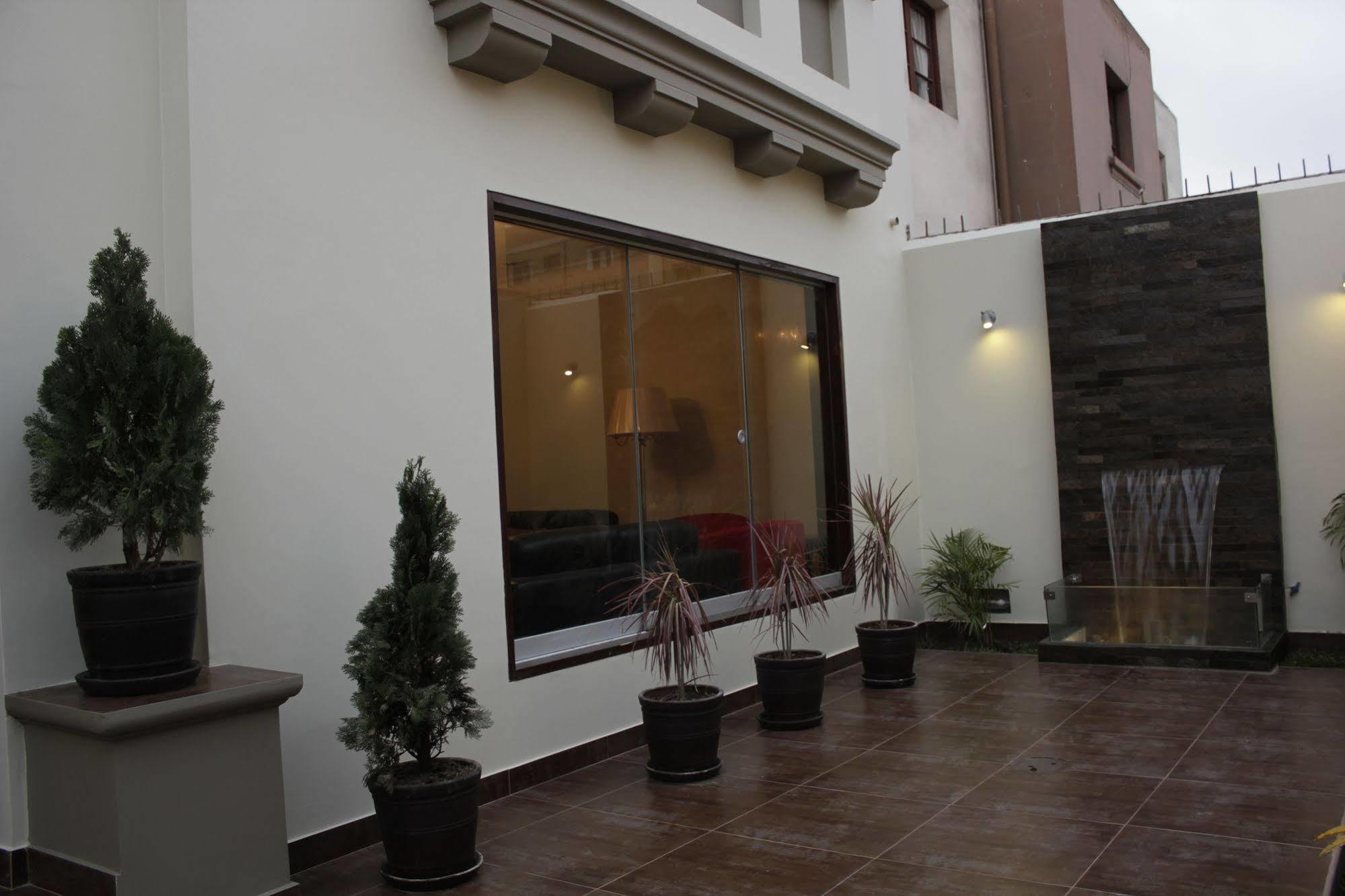 Bed & Breakfast - La Casa De Ceci Lima Bagian luar foto